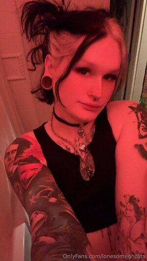 lonesomeghosts Nude Leaked Photo #11