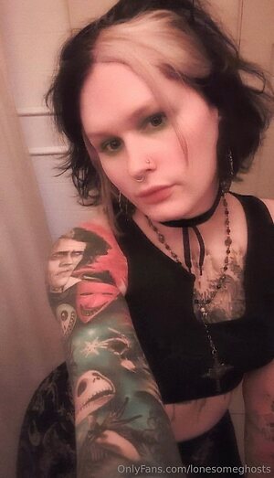lonesomeghosts Nude Leaked Photo #12
