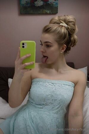 lucy-fans Nude Leaked Photo #11