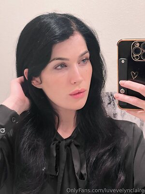 luvevelynclaire