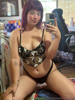 massachusettsgirl Nude Leaked Photo #12