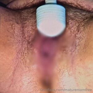 maturemomfree Nude Leaked Photo #2