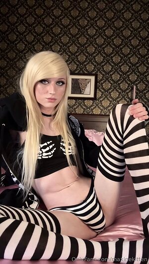 maxinekitten Nude Leaked Photo #19