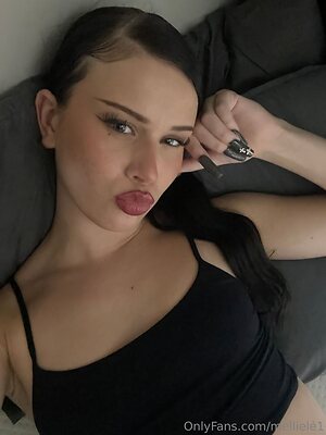 melliele1 Nude Leaked Photo #2