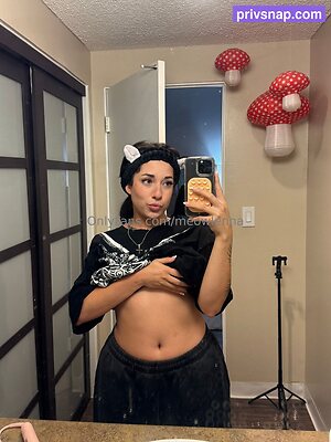 meowlenna Nude Leaked Photo #31