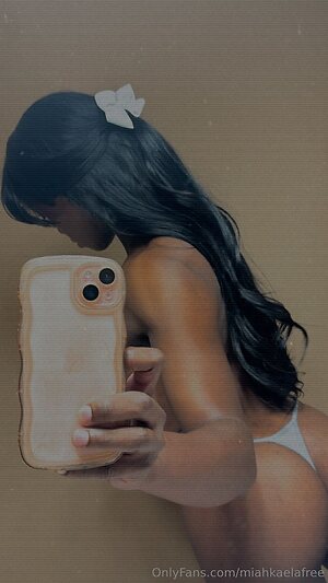 miahkaelafree Nude Leaked Photo #6