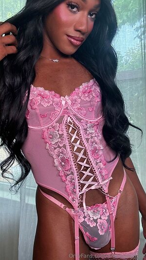 miahkaelafree Nude Leaked Photo #16