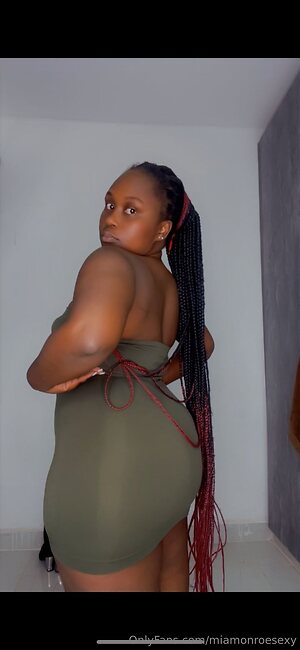 miamonroesexy Nude Leaked Photo #5