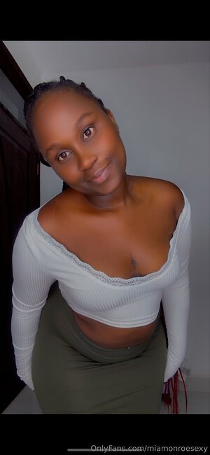 miamonroesexy Nude Leaked Photo #7