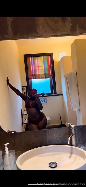 miamonroesexy Nude Leaked Photo #20