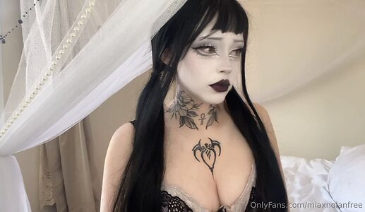 miaxnolanfree Nude Leaked Photo #15