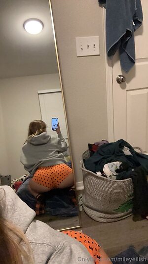 mileyeilish Nude Leaked Photo #5