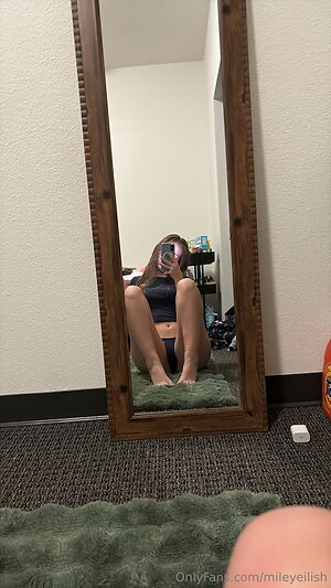 mileyeilish Nude Leaked Photo #6