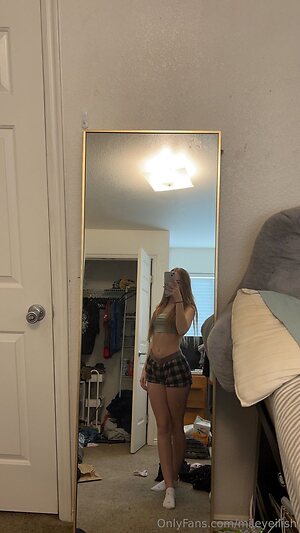 mileyeilish Nude Leaked Photo #7