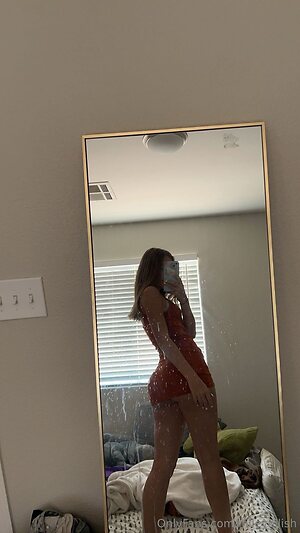 mileyeilish Nude Leaked Photo #11