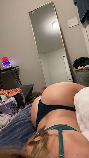 mileyeilish Nude Leaked Photo #15
