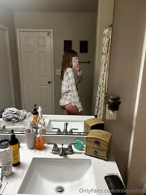 mileyeilish Nude Leaked Photo #16