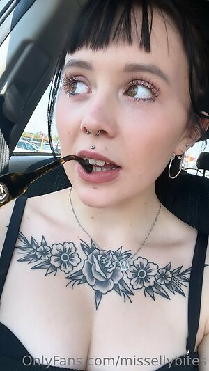 missellybites Nude Leaked Photo #6