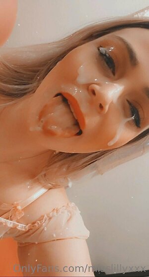 misslillyxxx Nude Leaked Photo #2