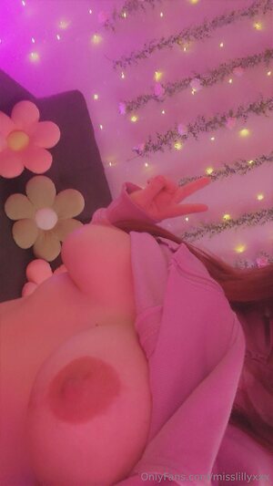 misslillyxxx Nude Leaked Photo #4