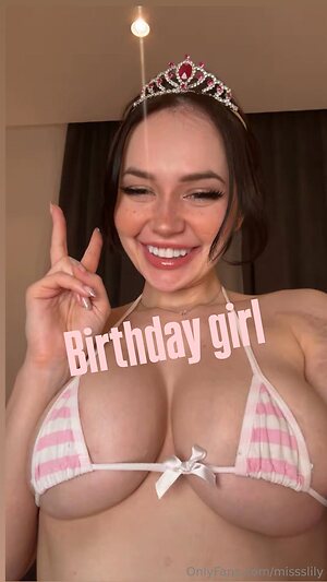 missslily Nude Leaked Photo #23