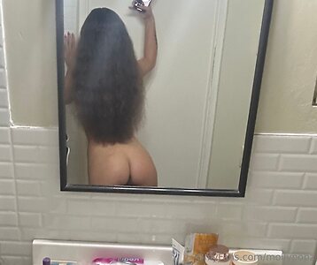 mollypopz Nude Leaked Photo #18