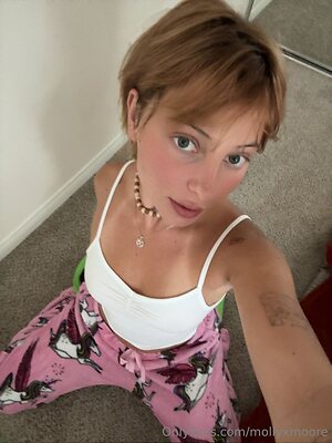 mollyxmoore Nude Leaked Photo #9