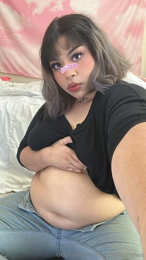 momomanzanafree Nude Leaked Photo #4