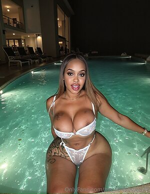 ms fernandes25 Nude Leaked Photo #2