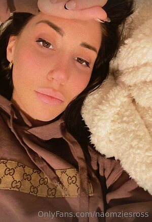 naomziesross Nude Leaked Photo #10