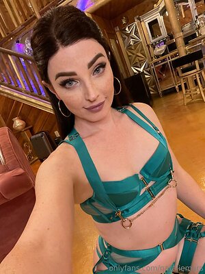 nataliemars Nude Leaked Photo #5