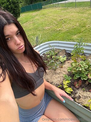 nicoleskirtsfree Nude Leaked Photo #15