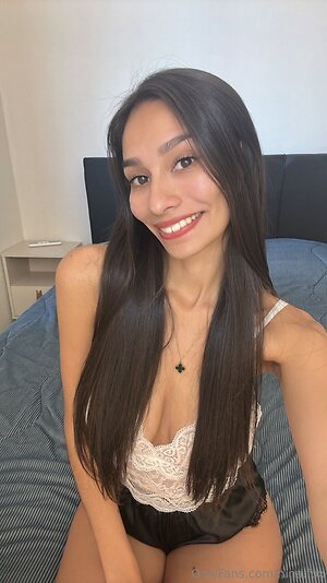 nina fox