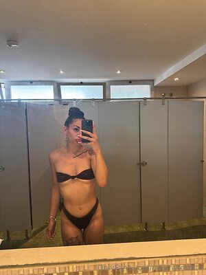 noemyferretti Nude Leaked Photo #18