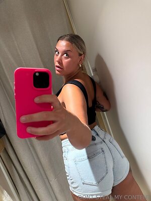 norwayscurvybarbie Nude Leaked Photo #6