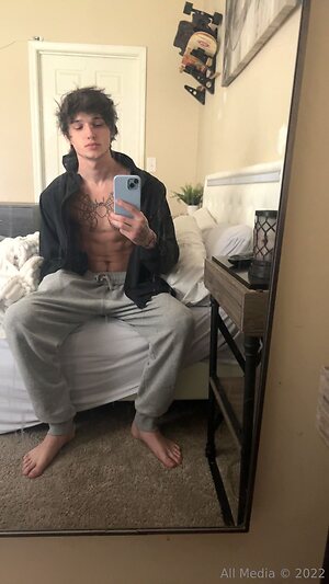 notgavinn Nude Leaked Photo #8