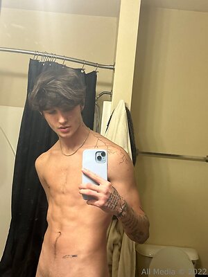 notgavinn Nude Leaked Photo #16