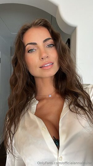 officialannalouise Nude Leaked Photo #9