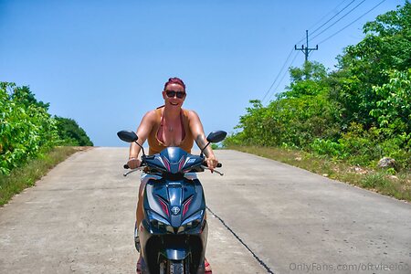 oftvleeloo Nude Leaked Photo #8