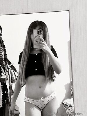 paarkiesita Nude Leaked Photo #21