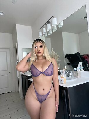 peachybunzoy Nude Leaked Photo #9