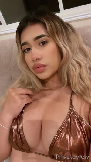 peachybunzoy Nude Leaked Photo #12