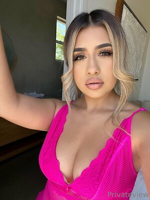 peachybunzoy Nude Leaked Photo #13