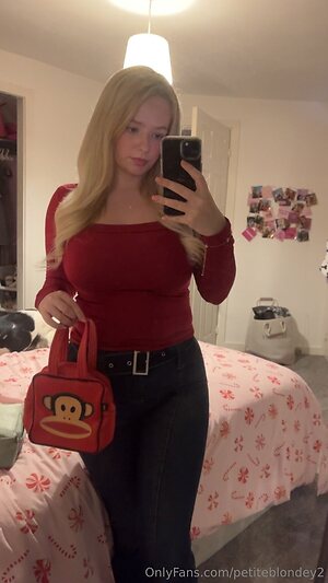 petiteblondey2 Nude Leaked Photo #3