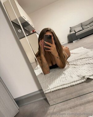 petulkaaa Nude Leaked Photo #3