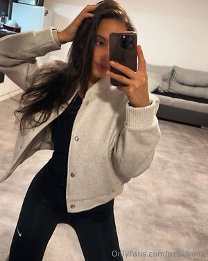 petulkaaa Nude Leaked Photo #12