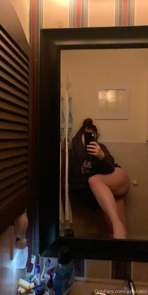 poornographicx Nude Leaked Photo #16