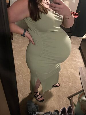 preg mom of twins Nude Leaked Photo #2