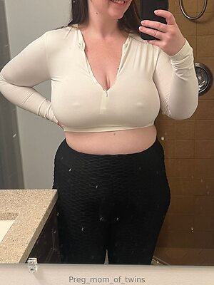 preg mom of twins Nude Leaked Photo #6