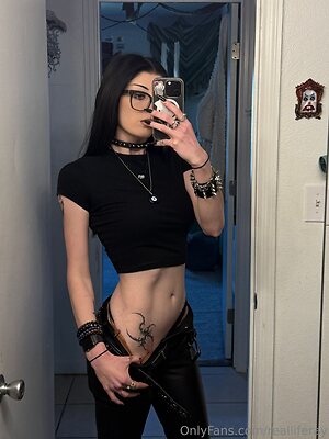 realliferay Nude Leaked Photo #8